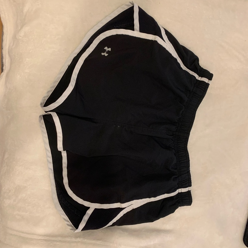 ▪️Basic semi- fitted under armour shorts